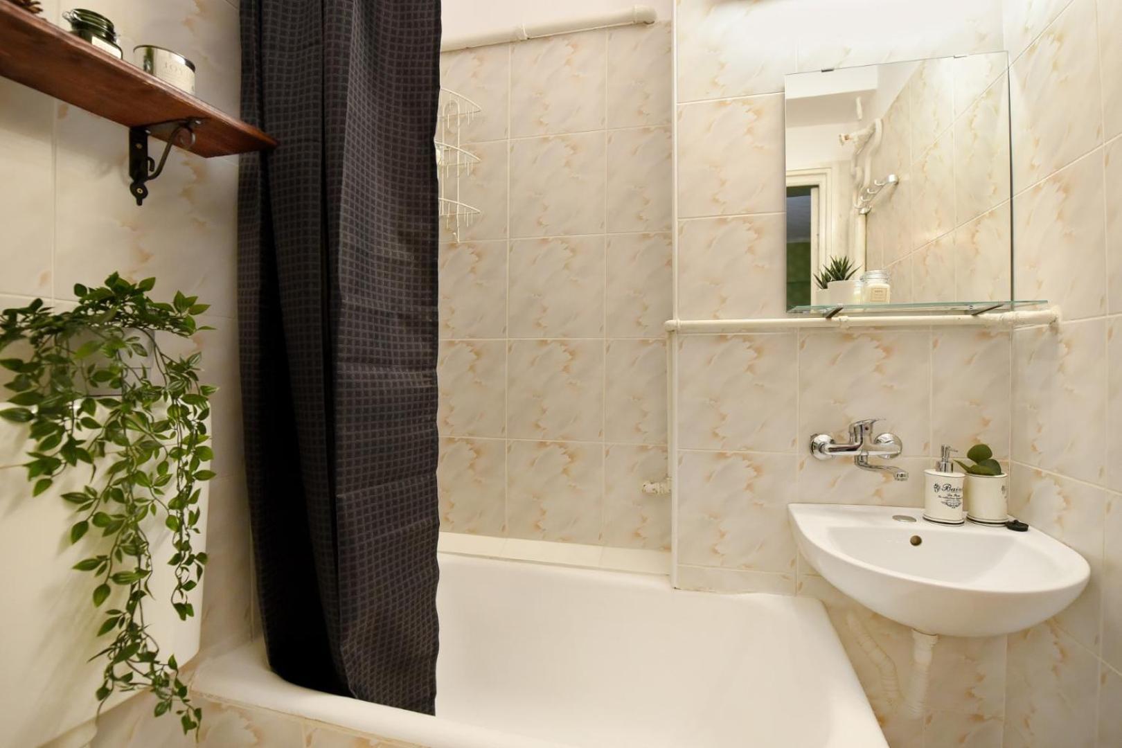 Chic Accommodation With Breathtaking Views Over Calea Victoriei - Your Central Heaven Bükreş Oda fotoğraf