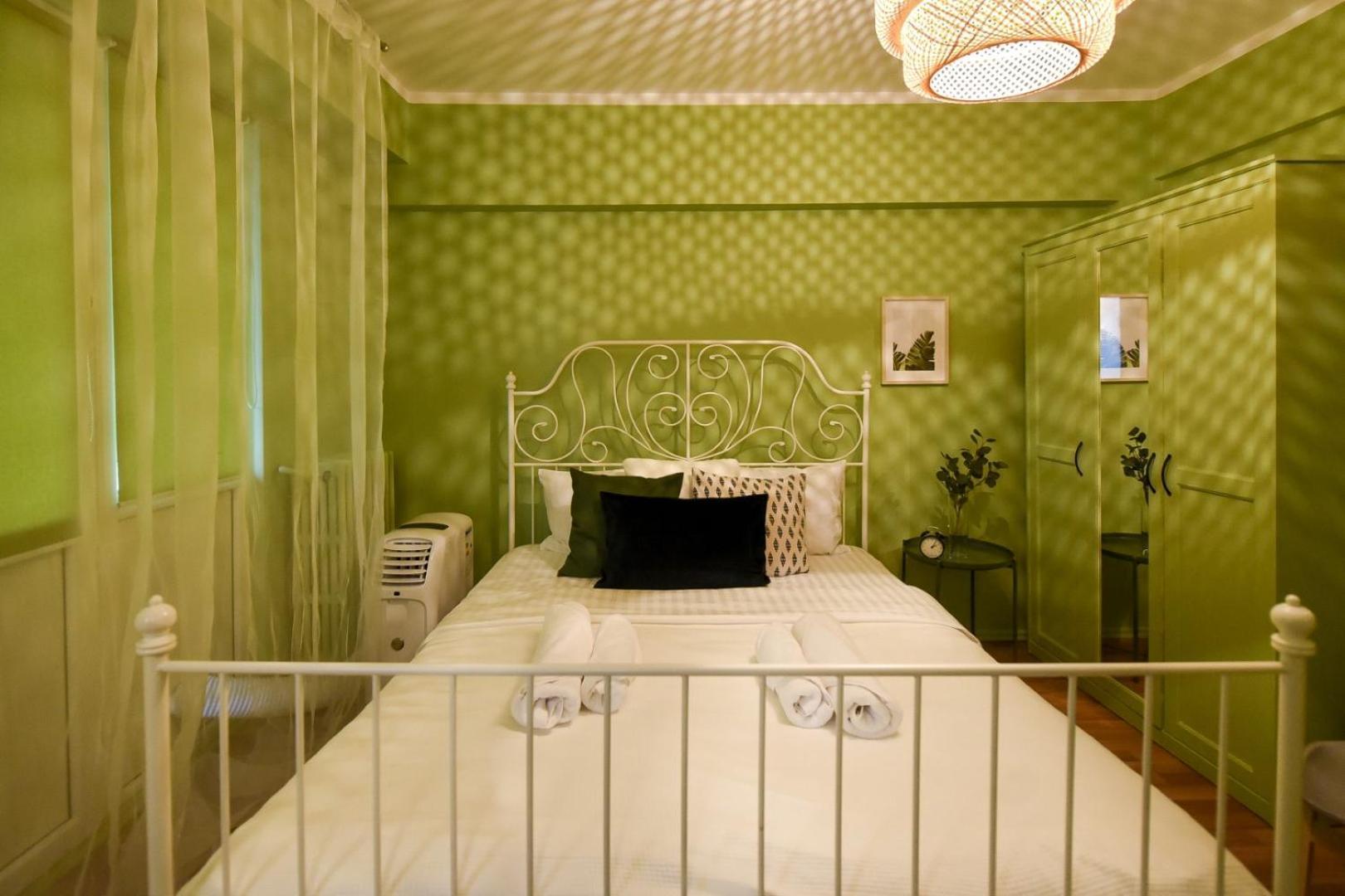 Chic Accommodation With Breathtaking Views Over Calea Victoriei - Your Central Heaven Bükreş Oda fotoğraf