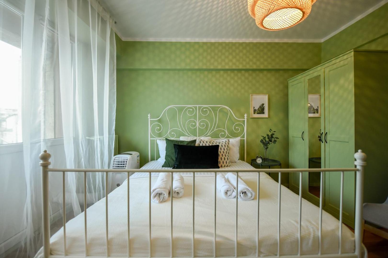 Chic Accommodation With Breathtaking Views Over Calea Victoriei - Your Central Heaven Bükreş Oda fotoğraf
